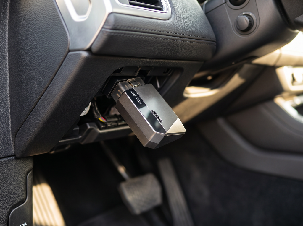 CarVitals plugged into an SUV dashboard, daylight